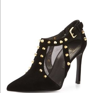 Stuart Weizmann saunter suede heels